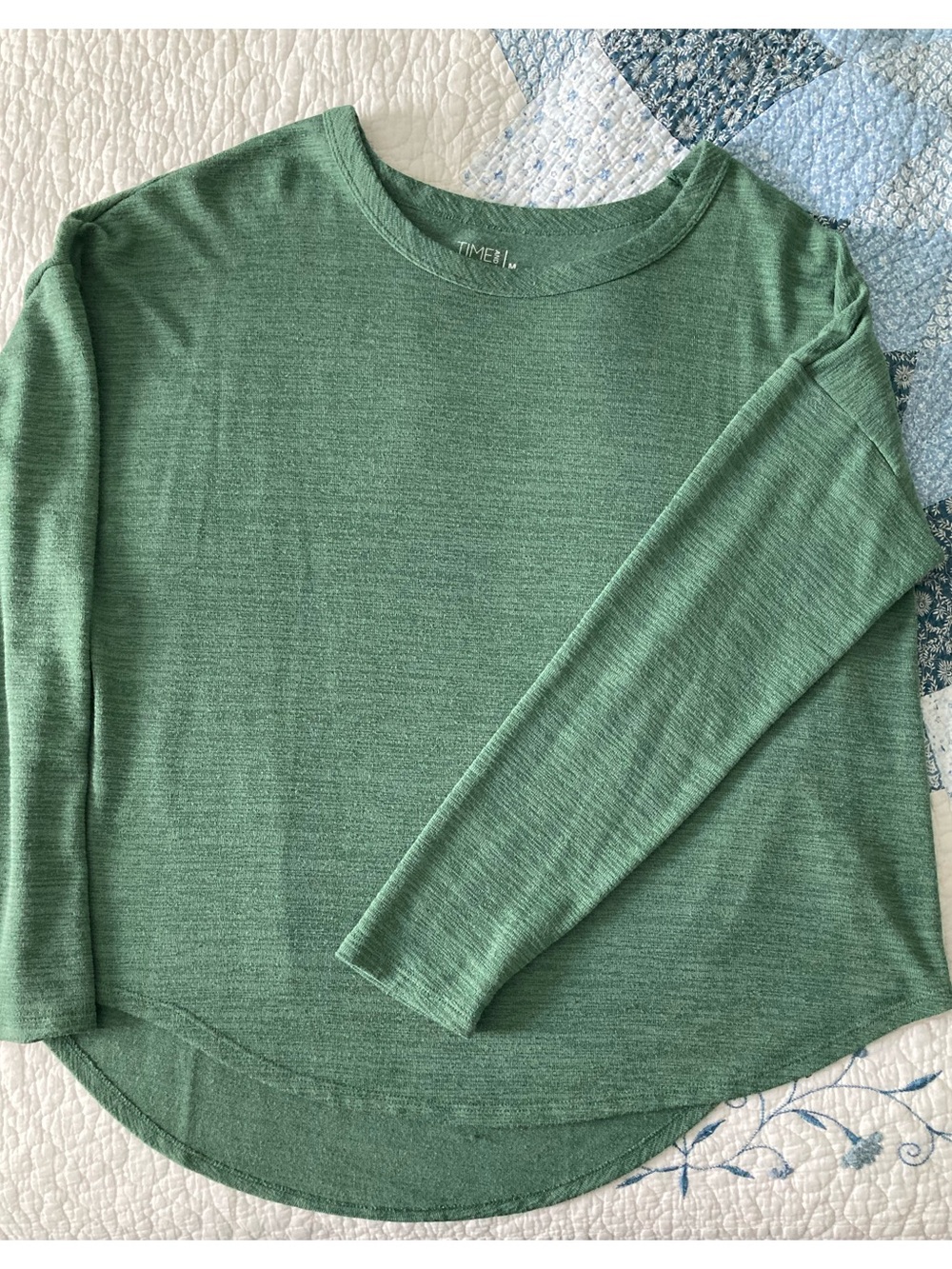 Time and Tru Heather Green Women’s Crewneck Long Sleeve Top Size M